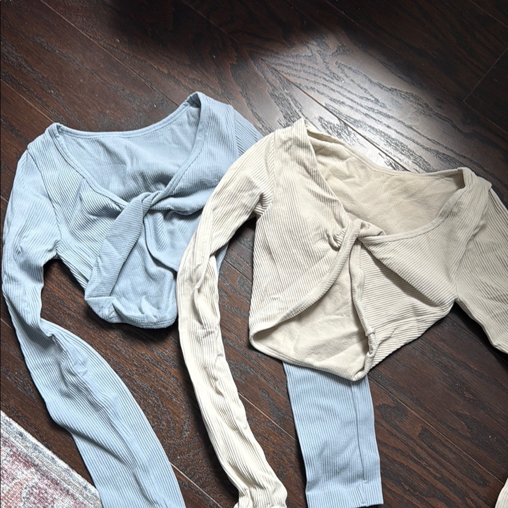 Ribbed Long Sleeve Crop Tops in Blue and Cream